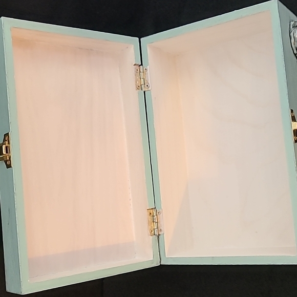 Handcrafted & Decorated Rose Covered WOODEN BOX. - Picture 10 of 11